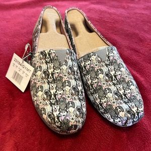 Never worn! Skechers Bob’s for Dogs slip on shoes.